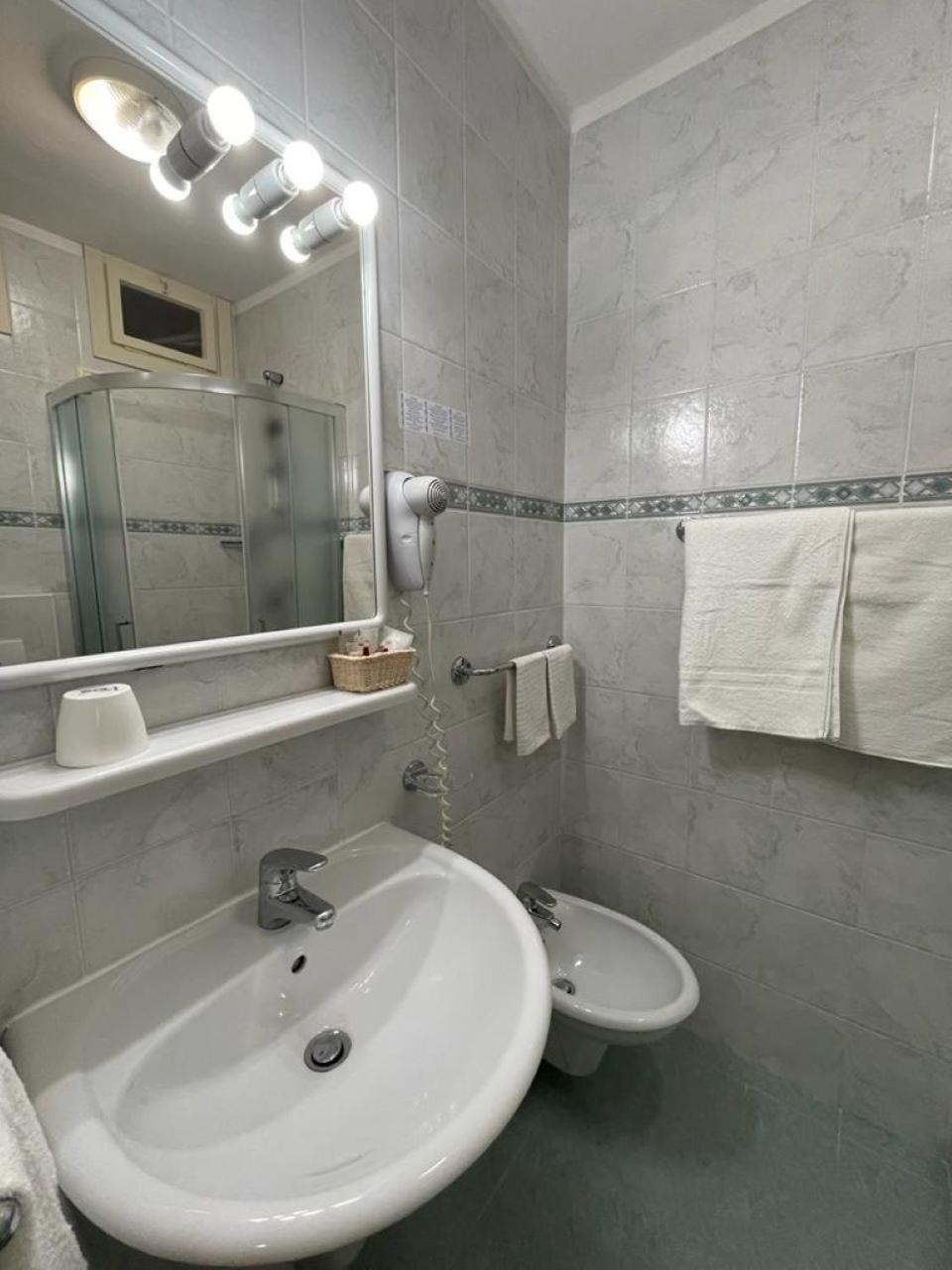 Hotel Stiefel Lignano Sabbiadoro Phòng bức ảnh